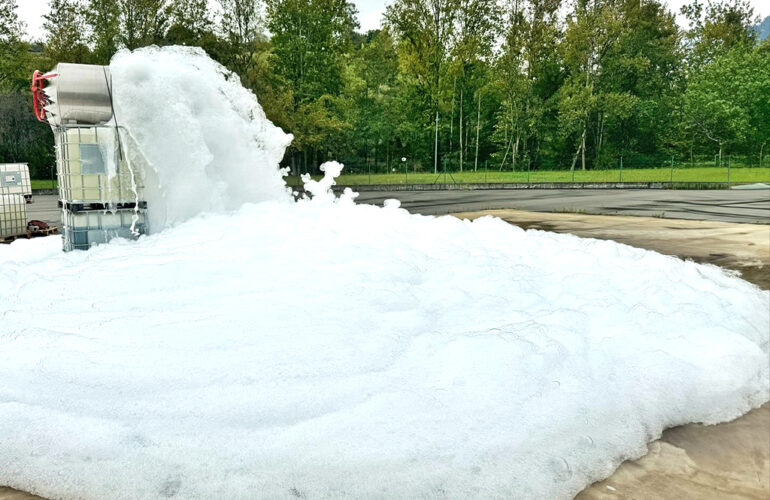 Sistemas de extinción de incendios con espuma para aplicaciones críticas y riesgos especiales