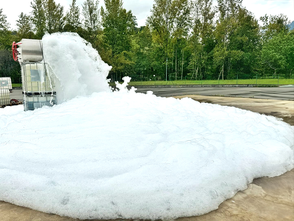 Sistemas de extinción de incendios con espuma para aplicaciones críticas y riesgos especiales